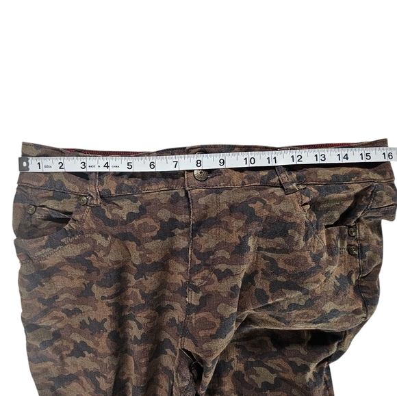 Sabrina Lauren Straight Leg Camouflage Stretch Pants Size 16 - Picture 4 of 5